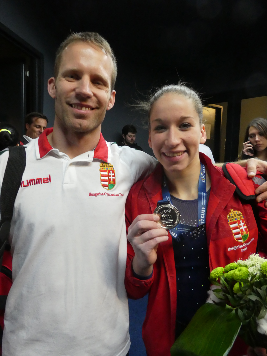 Az ezüstérmes Kovács Zsófia a kolozsvári Európa-bajnokságon edzője, Trenka János társaságában
