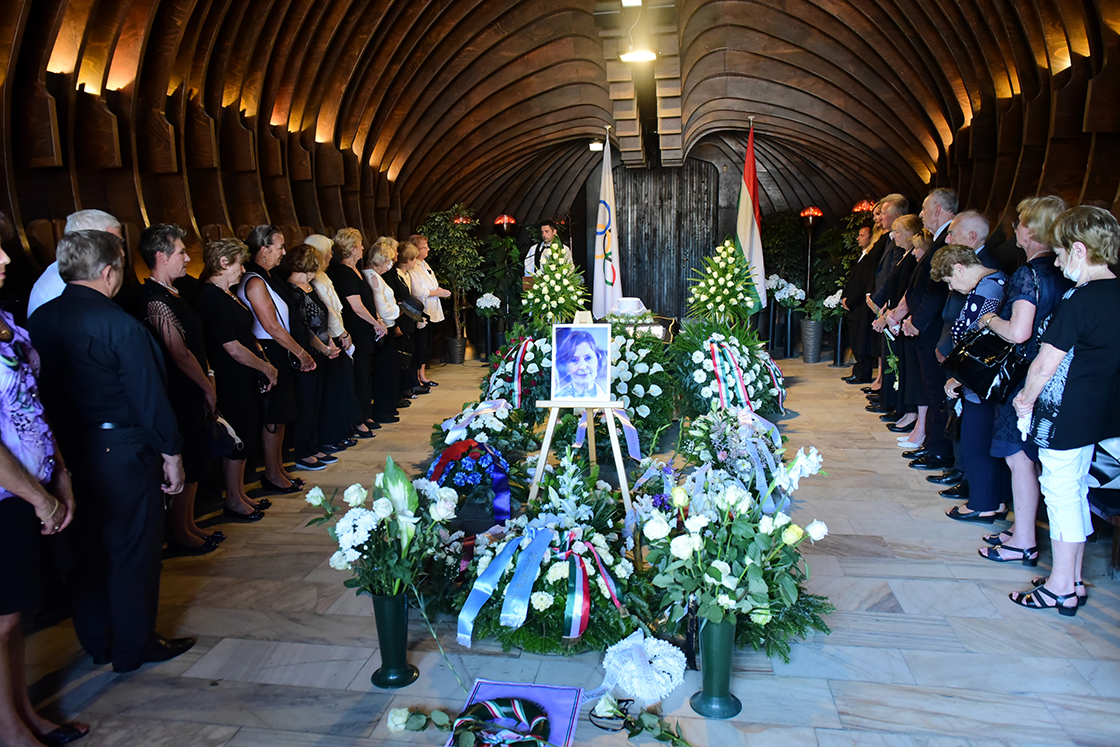 Tass Olga temetése