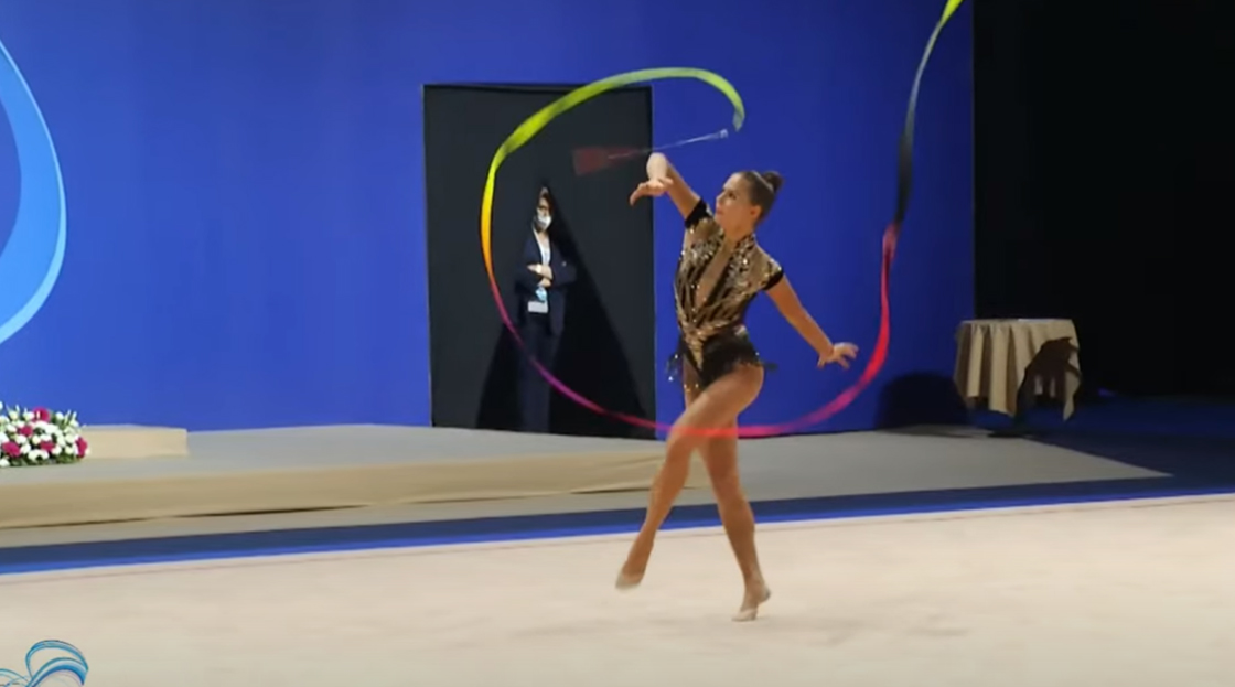 Pigniczki Fanni szalaggyakorlata a ritmikus gimnasztikázók izraeli Grand Prix-jén